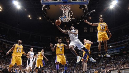 开云体育官网-国家德比硝烟未散，独行侠险胜掘金谱写新章