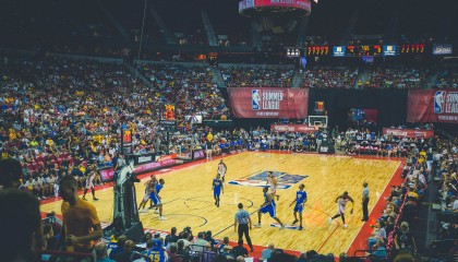 开云体育APP下载-雄鹿粉碎山西队，拉文成为关键先生