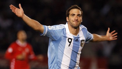 开云APP-广厦碾压黄蜂，布克欧冠接管，体育世界里的降维打击