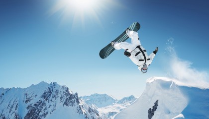 开云体育-萨内，当风暴眼在右翼停驻，橙色王朝重铸铁血基因