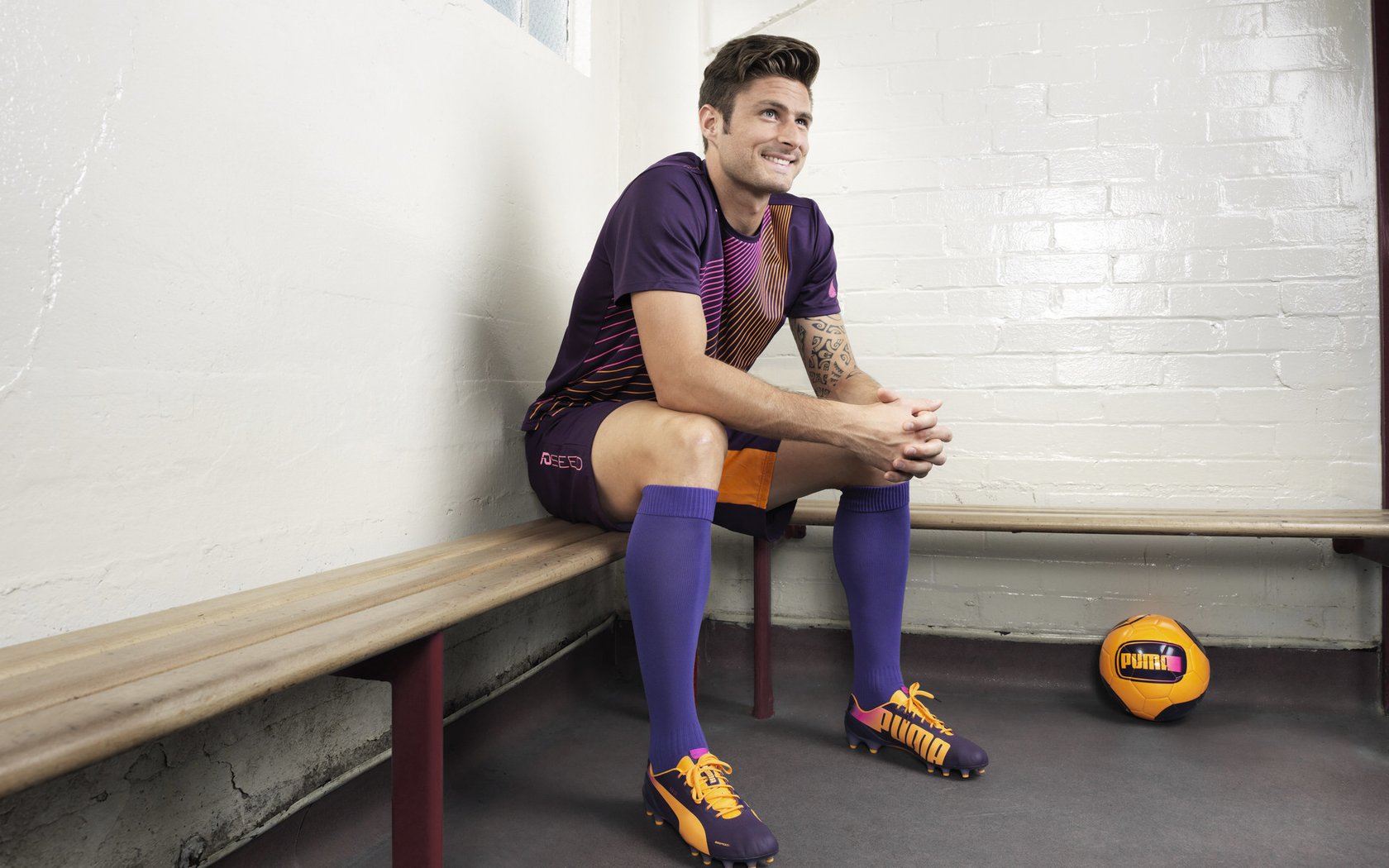 年度焦点之战之夜,当凯塞多撕碎战术板,足球回归本能